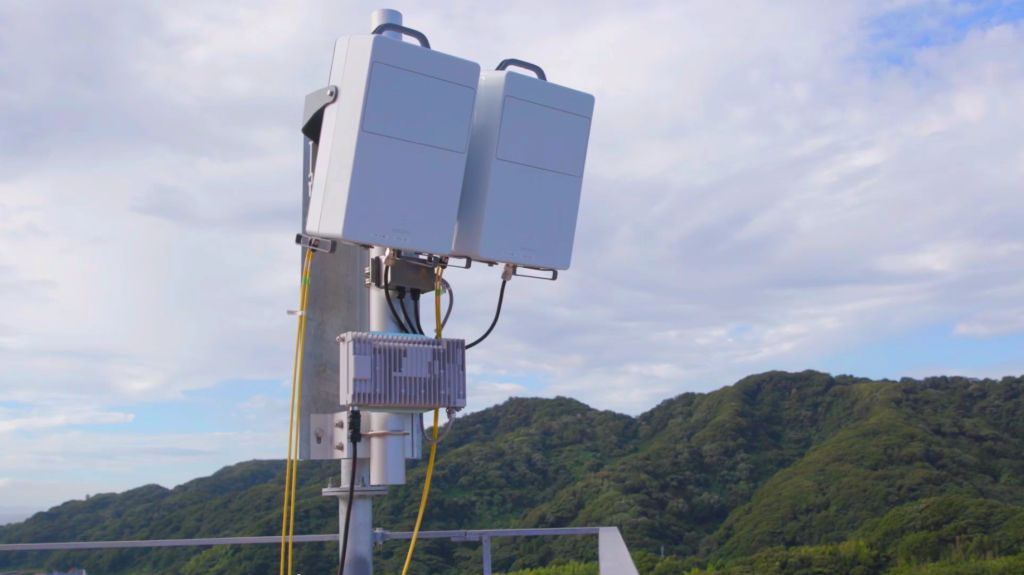 180430-07-ericsson-ntt-docomo-5g-transmitter.jpg